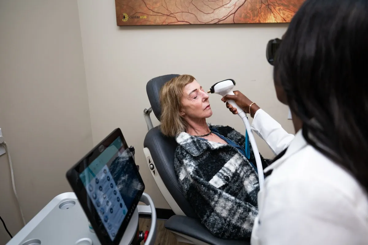 An IPL dry eye treatment session at Voorthuis
